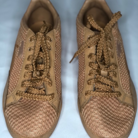 Saint Heron Pumas - Picture 2 of 4